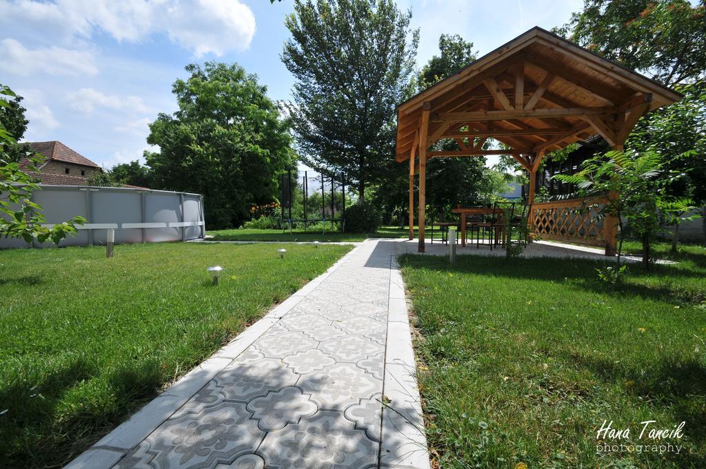 Apartments Svetlica Backi Petrovac Exterior photo